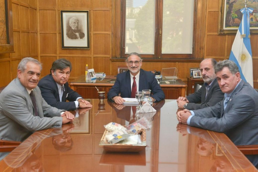 Basterra se reunió con la Comisión de Enlace