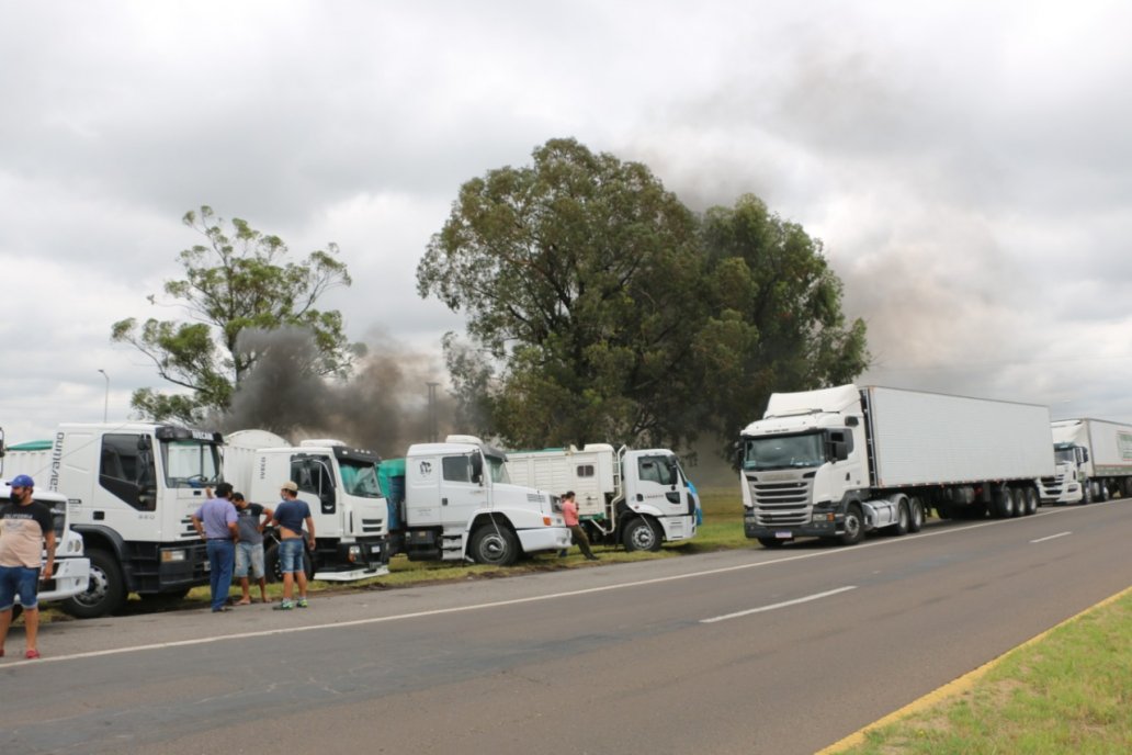 Transportistas consignan que el 90% de la economía se mueve en camiones.