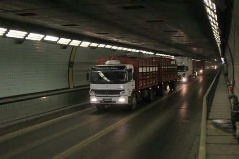 Incautaron 120 toneladas de maíz en el acceso al Túnel