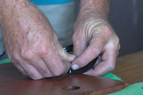 Gustavo Erbes, el trabajador rural de El Ramblón con muy buena fama de artesano de la madera