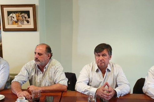 Las gremiales llaman a un cese de ventas y el presidente defiende su medida para bajar los precios