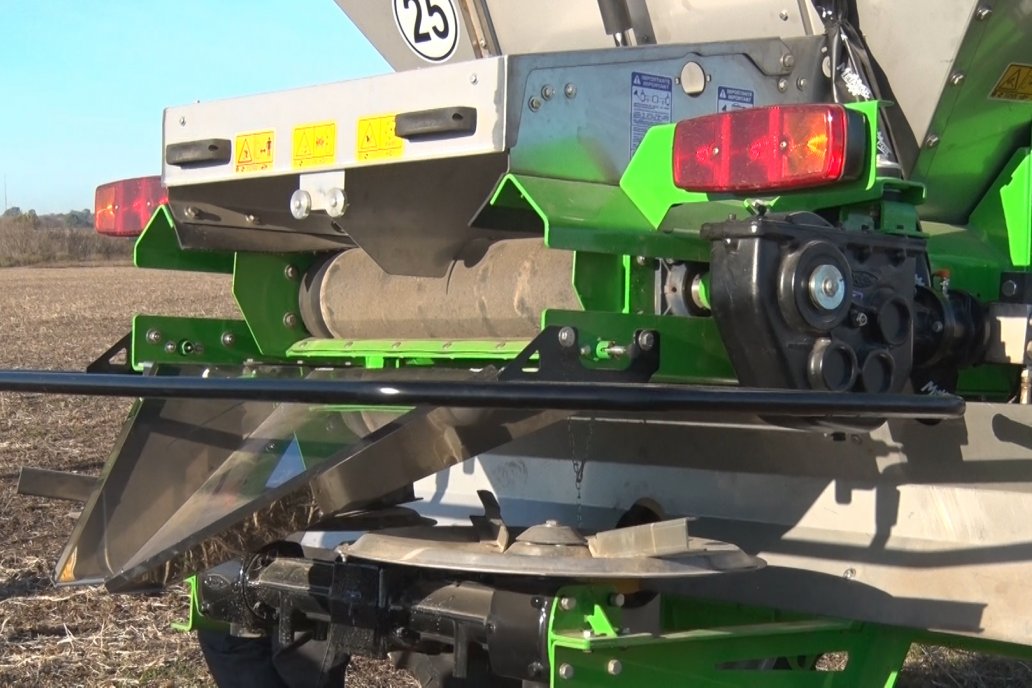 La máquina utilizada para fertilizar como se debe es una Metalfor FSA 4500.