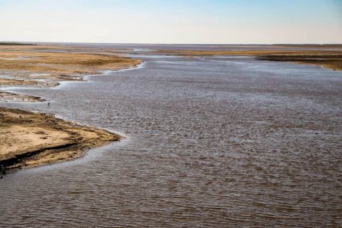 La crisis ambiental del río Paraná no tiene freno y la salida depende de las lluvias de esta primavera