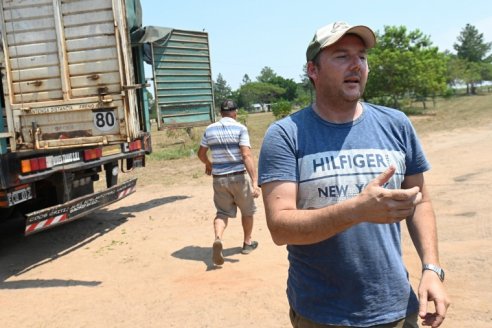 Jóvenes de Concordia distribuyen alimentos en Corrientes
