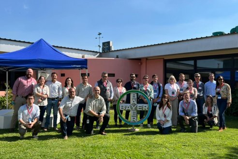 Delegados agrícolas y económicos de 4 continentes, visitaron la planta de semillas de Bayer en Rojas