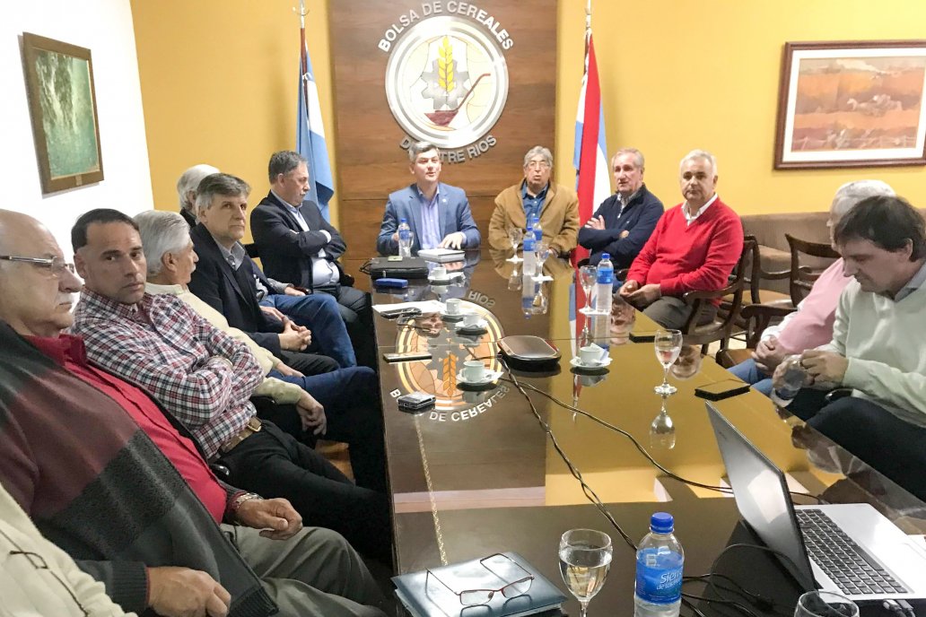 Cerealistas y portuarios trabajan juntos en el desarrollo logístico entrerriano. Cerealistas y portuarios trabajan juntos en el desarrollo logístico entrerriano.