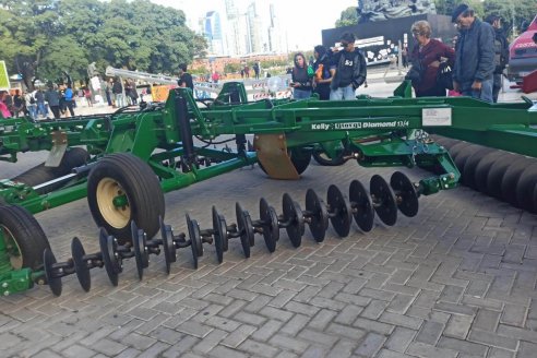 Distinguen a fabricantes nacionales de maquinaria agrícola