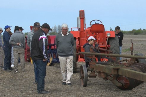Técnología de ayer y de hoy: Dinámica de Maquinaria Agricola de la Sociedad Rural de Maria Grande