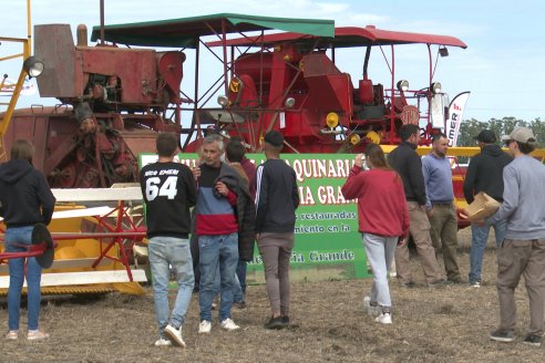 Técnología de ayer y de hoy: Dinámica de Maquinaria Agricola de la Sociedad Rural de Maria Grande