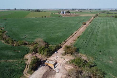 La Comuna de Sauce Pinto construye una obra fundamental para el tránsito y la producción regional