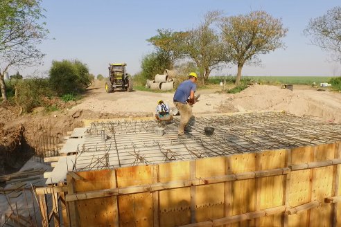 La Comuna de Sauce Pinto construye una obra fundamental para el tránsito y la producción regional