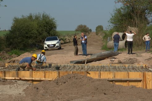 La Comuna de Sauce Pinto construye una obra fundamental para el tránsito y la producción regional