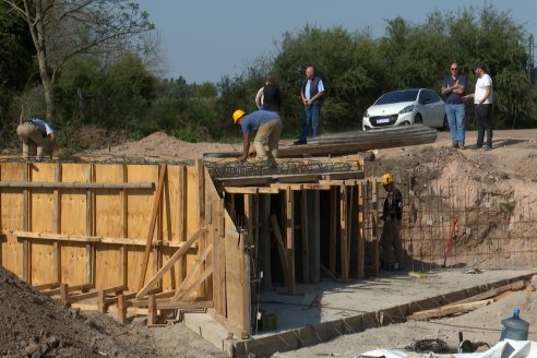 La Comuna de Sauce Pinto construye una obra fundamental para el tránsito y la producción regional