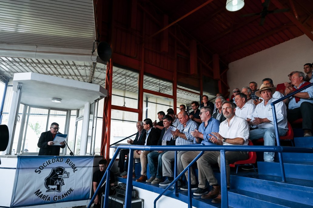 El gobernador concretó el anuncio en la Expo Rural de María Grande, el sábado.