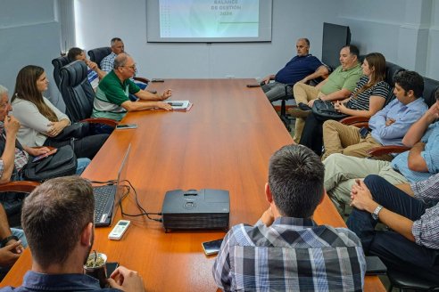 Dirigentes lecheros trazan un plan de acción con el gobierno por la mejora de caminos donde pasa su producto