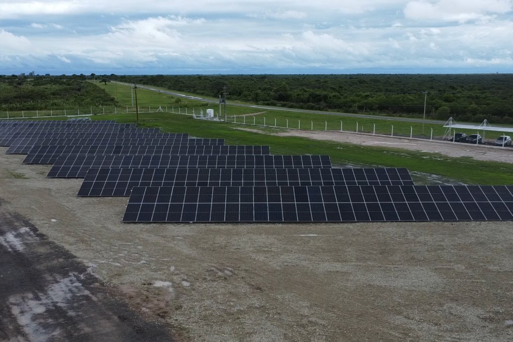 Grupo Motta puso en marcha el parque solar en complejo avícola de Conscripto Bernardi