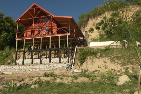 Construccion de Cabañas El Picapalo en Alvear - Experiencia con terreno en desnivel