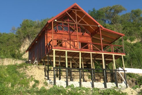 Construccion de Cabañas El Picapalo en Alvear - Experiencia con terreno en desnivel