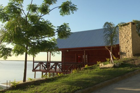 Construccion de Cabañas El Picapalo en Alvear - Experiencia con terreno en desnivel