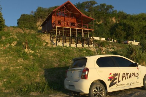 Construccion de Cabañas El Picapalo en Alvear - Experiencia con terreno en desnivel