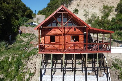 Construccion de Cabañas El Picapalo en Alvear - Experiencia con terreno en desnivel