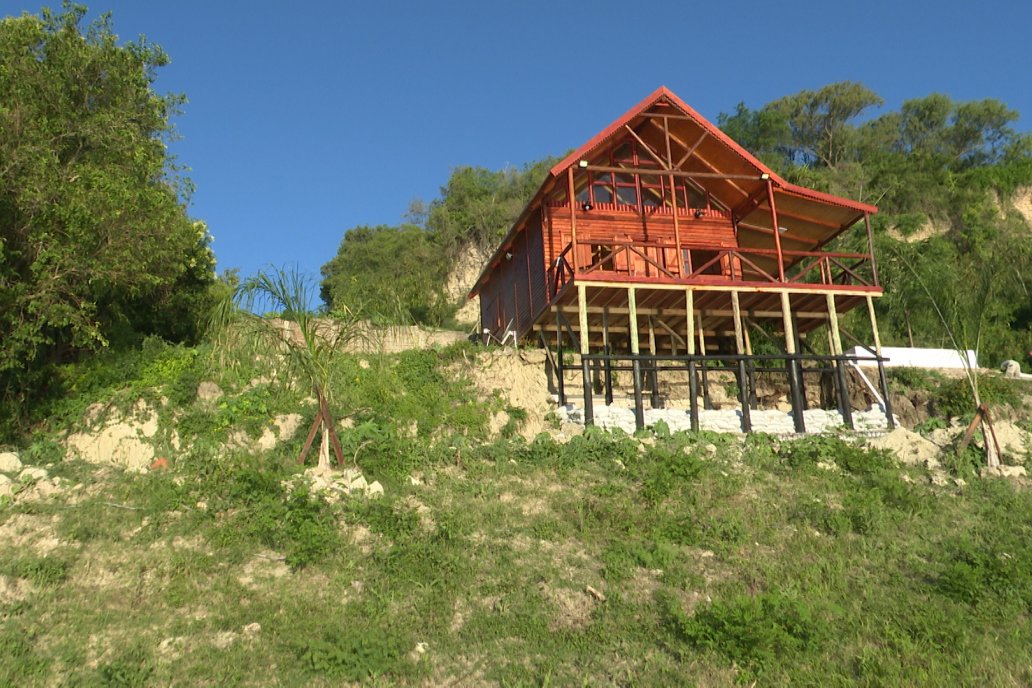 Construccion de Cabañas El Picapalo en Alvear - Experiencia con terreno en desnivel