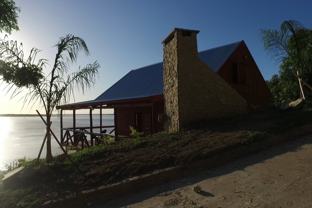 Construccion de Cabañas El Picapalo en Alvear - Experiencia con terreno en desnivel