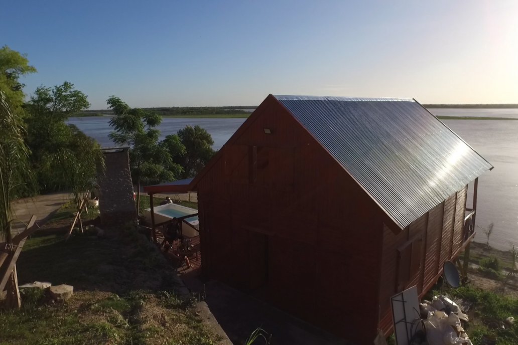 Construccion de Cabañas El Picapalo en Alvear - Experiencia con terreno en desnivel