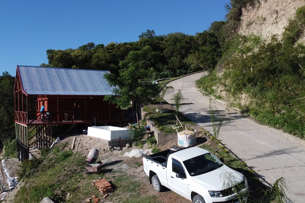 Construccion de Cabañas El Picapalo en Alvear - Experiencia con terreno en desnivel