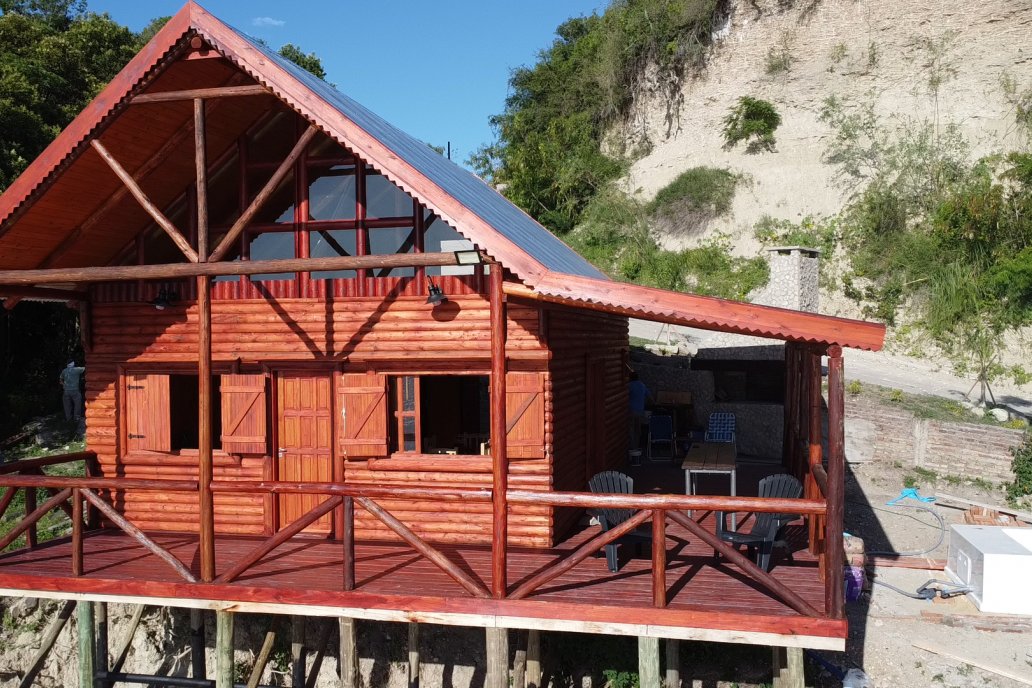 Construccion de Cabañas El Picapalo en Alvear - Experiencia con terreno en desnivel