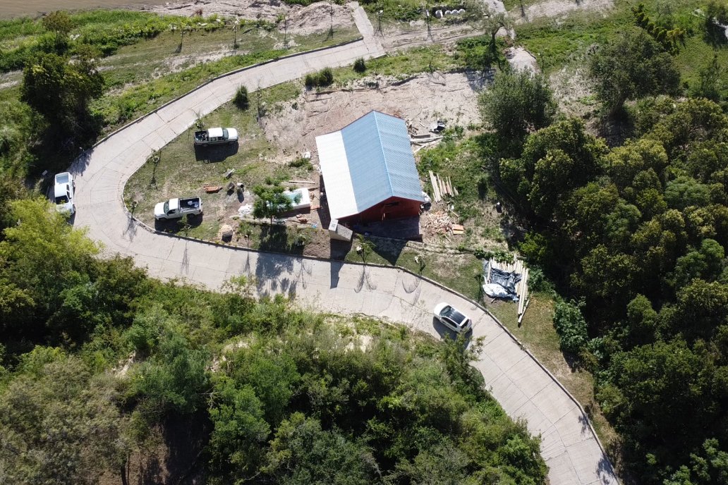 Construccion de Cabañas El Picapalo en Alvear - Experiencia con terreno en desnivel