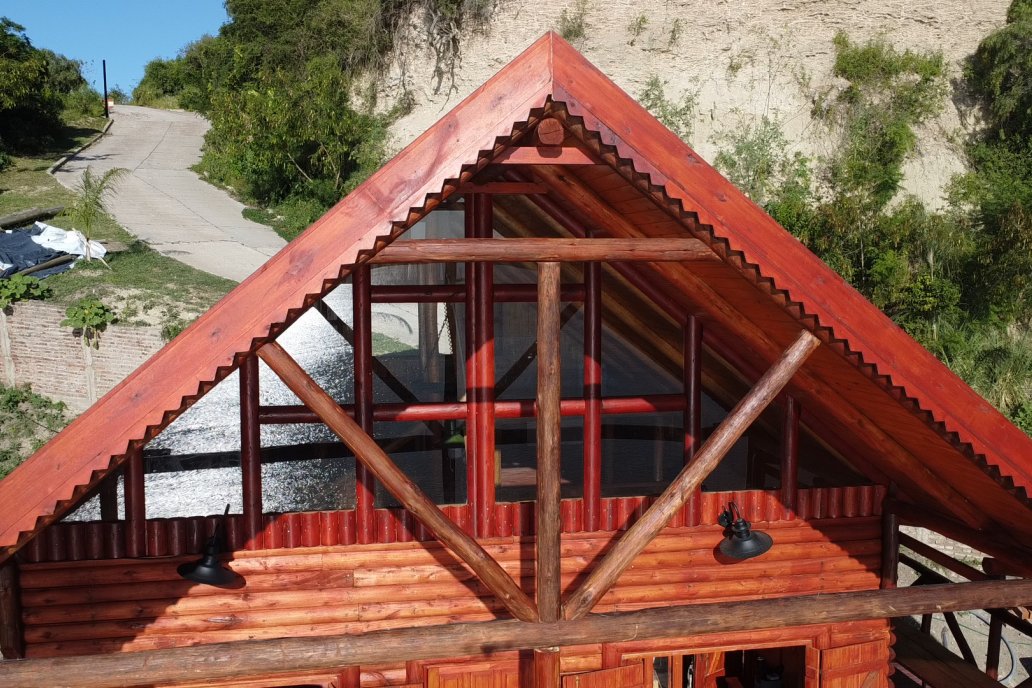 Construccion de Cabañas El Picapalo en Alvear - Experiencia con terreno en desnivel