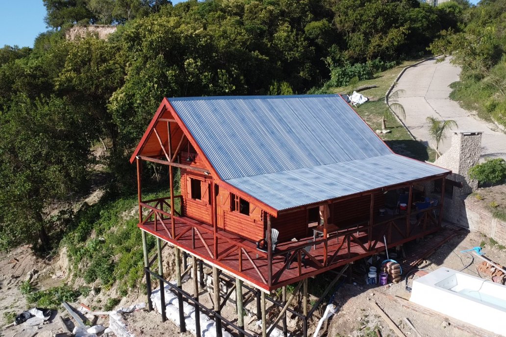 Construccion de Cabañas El Picapalo en Alvear - Experiencia con terreno en desnivel