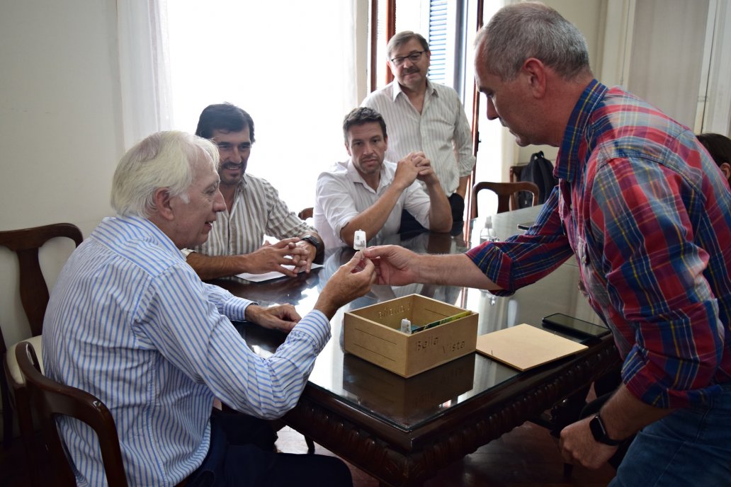 El ministro Bernaudo recibió a los cabañeros en Casa de Gobierno.