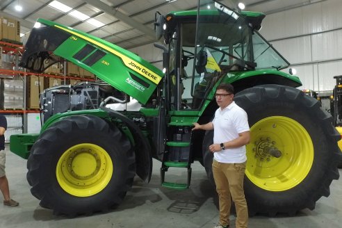 Jornada Tecnica de Capacitación Agronorte Suc. Victoria en Gualeguay  - Conociendo el Tractor Serie 7M