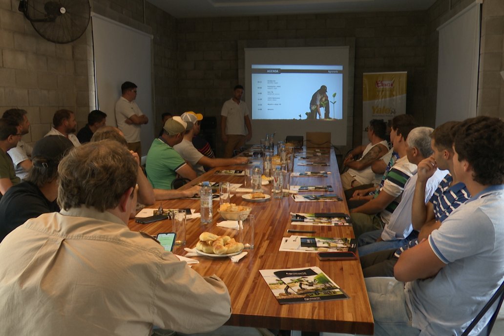 Jornada Tecnica de Capacitación Agronorte Suc. Victoria en Gualeguay  - Conociendo el Tractor Serie 7M