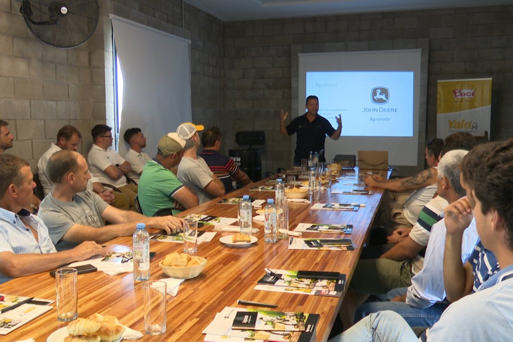 Jornada Tecnica de Capacitación Agronorte Suc. Victoria en Gualeguay  - Conociendo el Tractor Serie 7M