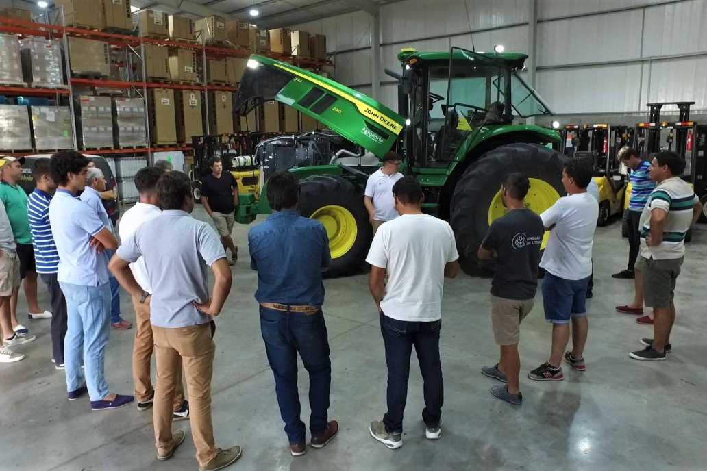 Jornada Tecnica de Capacitación Agronorte Suc. Victoria en Gualeguay  - Conociendo el Tractor Serie 7M