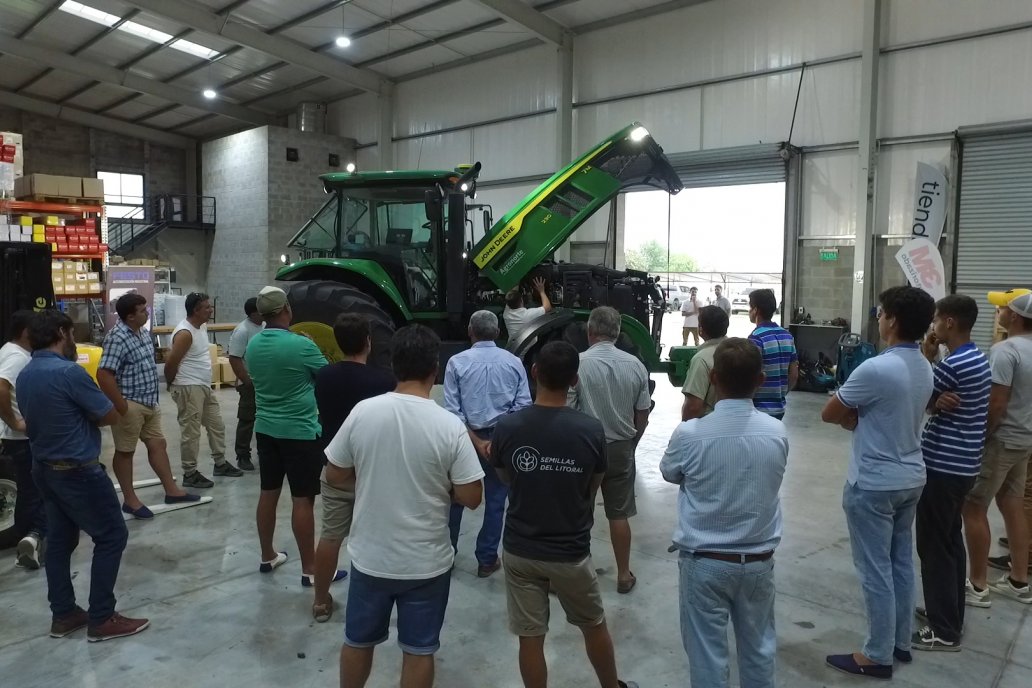 Jornada Tecnica de Capacitación Agronorte Suc. Victoria en Gualeguay  - Conociendo el Tractor Serie 7M