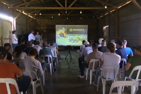 Jornada de Capacitación de Agronorte Suc Paraná en Puiggari sobre tractores Series 7M - 8R y Centro de Operaciones John Deere
