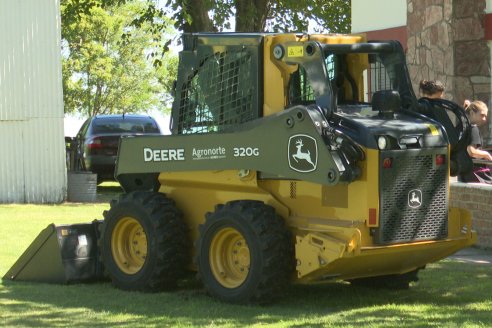 Jornada de Capacitación de Agronorte Suc Paraná en Puiggari sobre tractores Series 7M - 8R y Centro de Operaciones John Deere