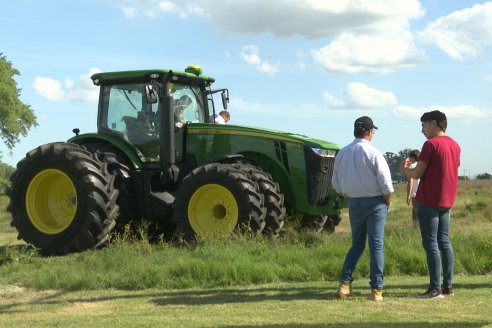 Jornada de Capacitación de Agronorte Suc Paraná en Puiggari sobre tractores Series 7M - 8R y Centro de Operaciones John Deere