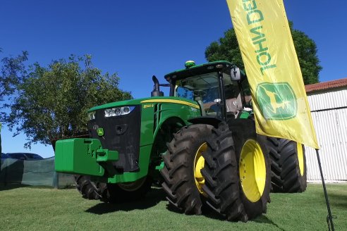Jornada de Capacitación de Agronorte Suc Paraná en Puiggari sobre tractores Series 7M - 8R y Centro de Operaciones John Deere