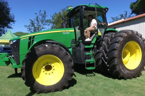Jornada de Capacitación de Agronorte Suc Paraná en Puiggari sobre tractores Series 7M - 8R y Centro de Operaciones John Deere