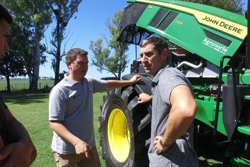 Jornada de Capacitación de Agronorte Suc Paraná en Puiggari sobre tractores Series 7M - 8R y Centro de Operaciones John Deere