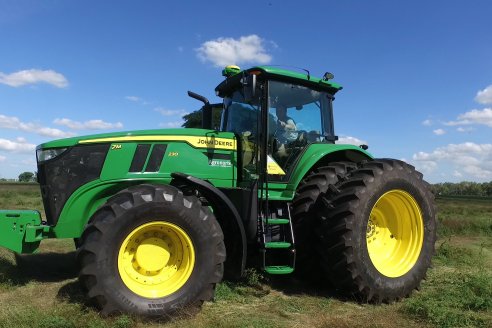 Jornada de Capacitación de Agronorte Suc Paraná en Puiggari sobre tractores Series 7M - 8R y Centro de Operaciones John Deere