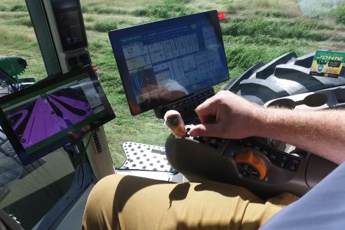 Jornada de Capacitación de Agronorte Suc Paraná en Puiggari sobre tractores Series 7M - 8R y Centro de Operaciones John Deere