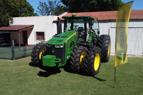 Jornada de Capacitación de Agronorte Suc Paraná en Puiggari sobre tractores Series 7M - 8R y Centro de Operaciones John Deere
