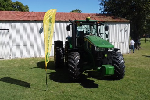 Jornada de Capacitación de Agronorte Suc Paraná en Puiggari sobre tractores Series 7M - 8R y Centro de Operaciones John Deere