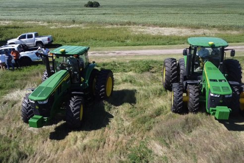 Jornada de Capacitación de Agronorte Suc Paraná en Puiggari sobre tractores Series 7M - 8R y Centro de Operaciones John Deere